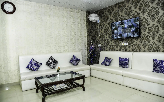 Hotel C P Palace by OYO Rooms