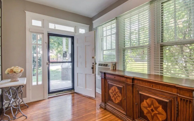 1BR Nashville Songwriters Paradise by RedAwning