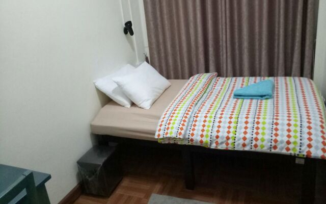 First Inn Bangkok - Hostel