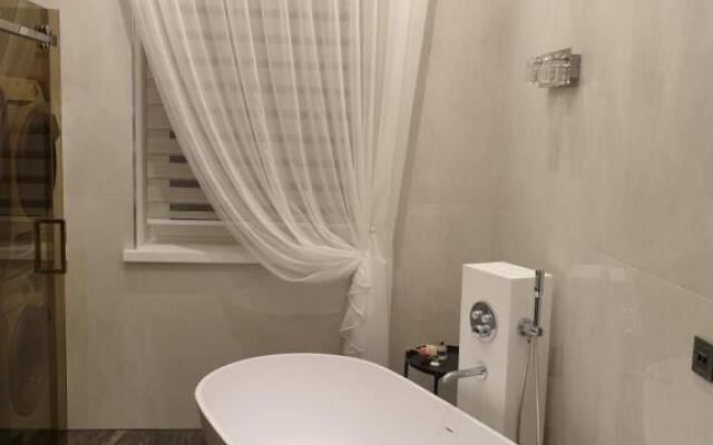 MARBEO 5 Star Luxury Suites - Peldu