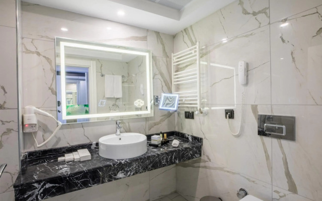 Karpalas City Hotel & Spa