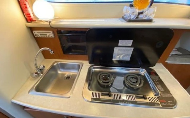Stunning 2-bed Boat in Dreverna