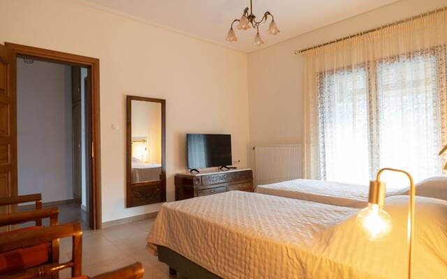 Paul's American Mansion- Volos suburb