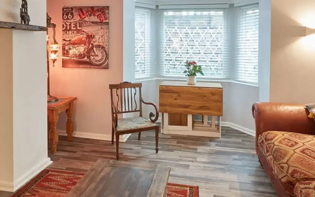 Host Stay In The Key Of Sea