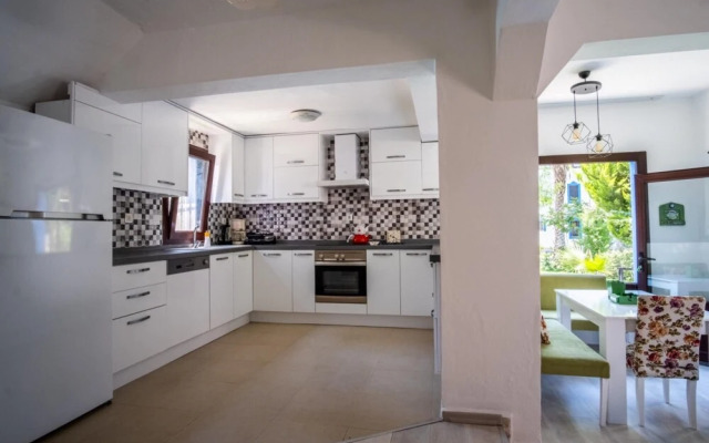 Astonishing Villa With Pool Near Tilkicik Bay