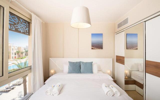 Luxe 3BDR w Private Rooftop Jacuzzi & Beach Access