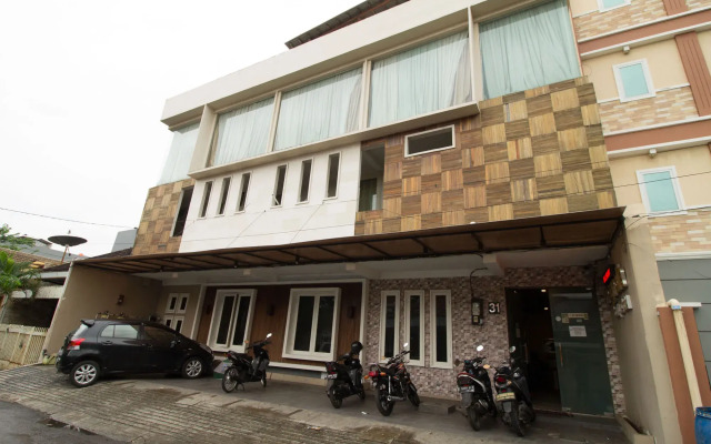 RedDoorz @ Mangga Besar 4