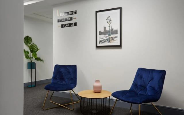 Reading Central Serviced Apartment by Viridian Apartments