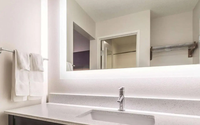 La Quinta Inn and Suites by Wyndham Univ Area Chapel Hill