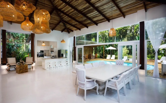 Gigi Brown Villa Frida Puerto Viejo