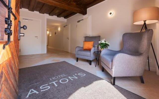 Aston‘S Hotel