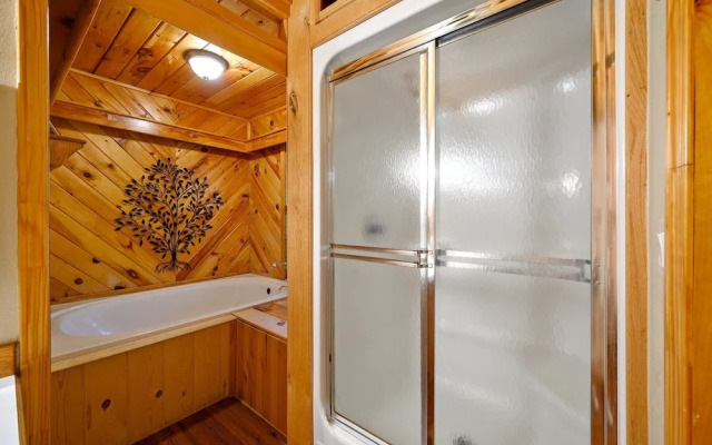 Cast Away Family Cabin with Hot Tub, Fireplace, and Kids Area by RedAwning