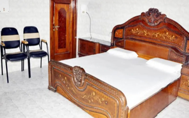 Goroomgo Shanti Guest House Varanasi