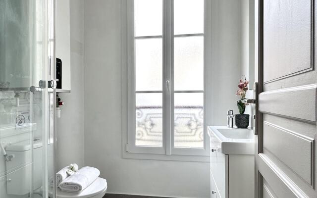 B 2065 -  Arc de Triomphe - Appartement familial