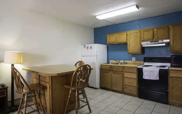 OYO Hotel Hutchinson KS West 4th Ave