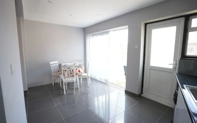 Westwick Gardens Retreat - 4 Bedroom House