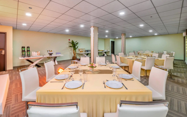 Quality Inn Sunshine Suites