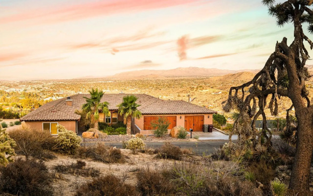 Yucca Viewpoint - Hot Tub - Best View