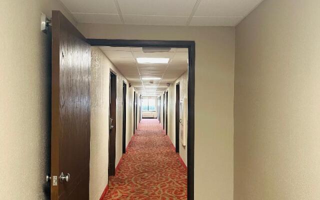Norwood Inn & Suites Milwaukee