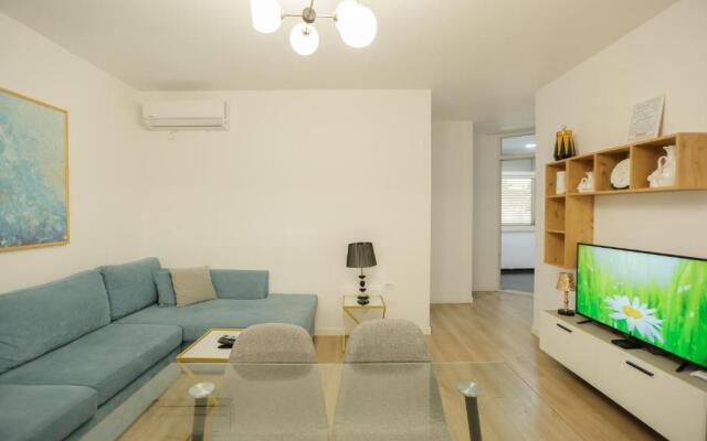 Miku Apartment-Premium 2BD At Wilson Squear
