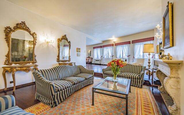 Ca' del Mercante Grand Canal