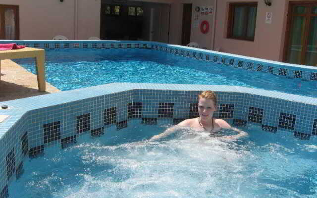 Romantica Hotel Apartments