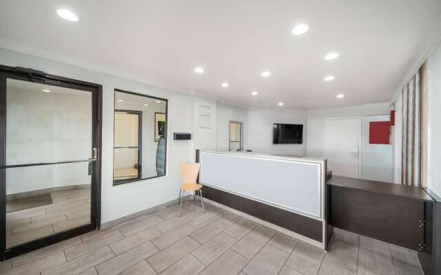 Studio 6 Laredo, TX - North I-35