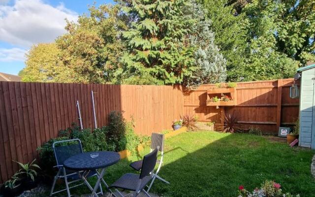 Spacious one bedroom apartment with private garden