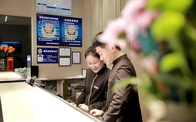 Homeinn Plus Hotel (Shenyang Sanhao Street Shengjing Hospital)