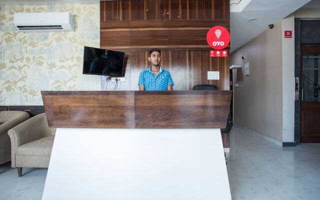 OYO 5253 Hotel Orange Lily