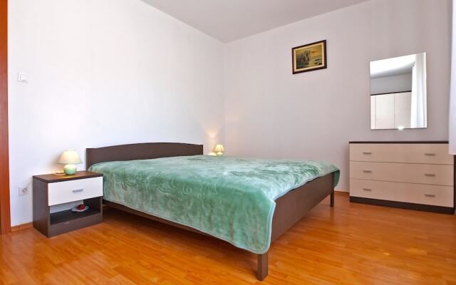 Apartment 1077