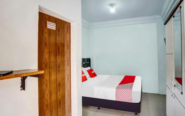 RedDoorz near Plaza Medan Fair