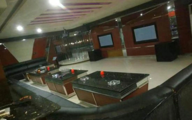 Qujing Youth Network Hotel