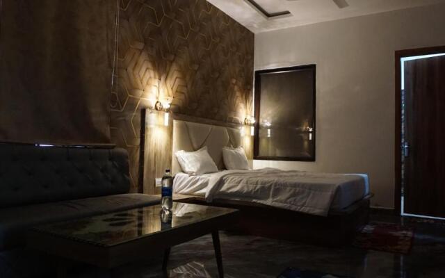 Hotel B P Emerald