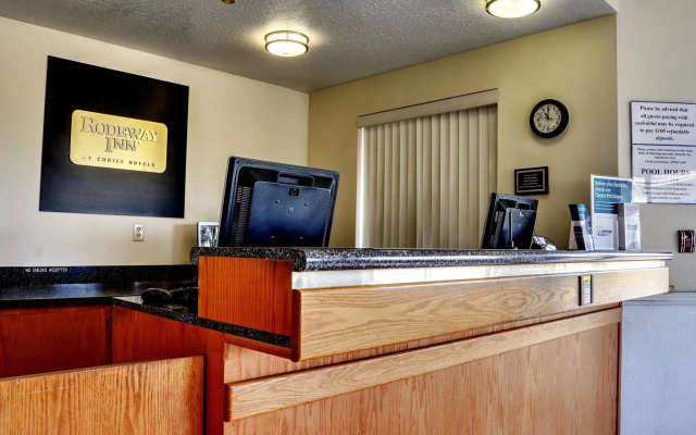 OYO Woodland Hotel and Suites