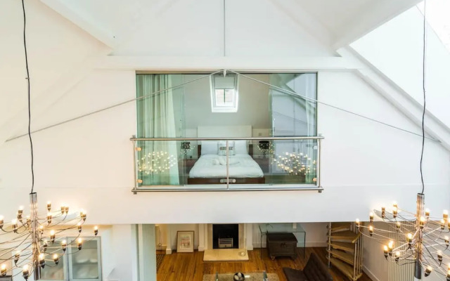 Unique 2 Bedroom Converted Artist's Studio