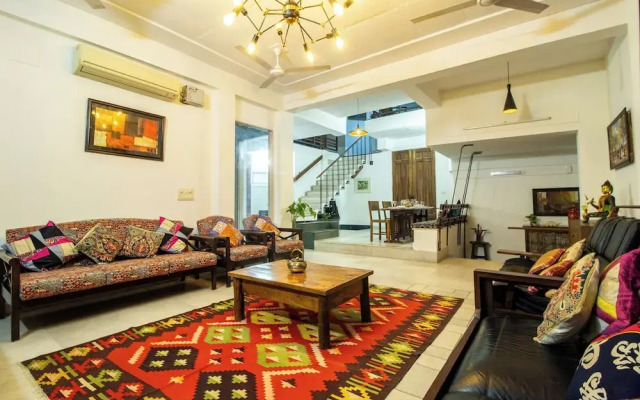 Opulent Antique 3br Villa in Gurugram