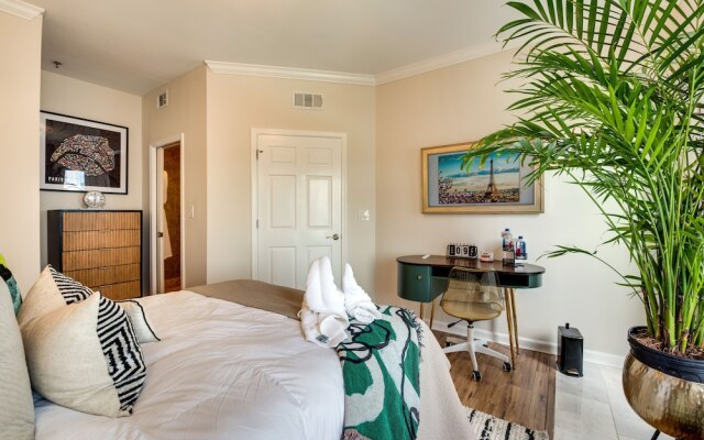 Luxury Atlanta Rental w/ Balcony: Near Buckhead!