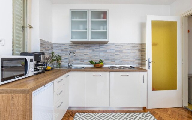 Stunning Apartment in Icici With Wifi and 2 Bedrooms