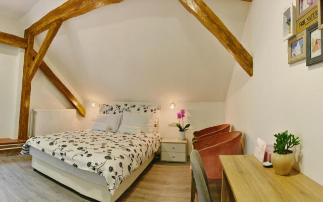 Lina Rooms