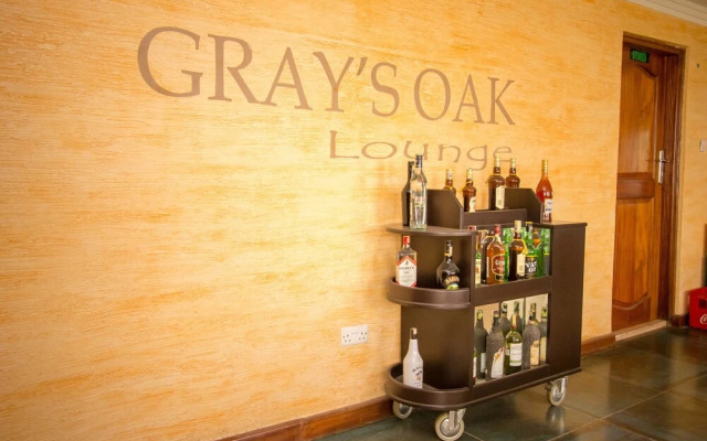 Gray's Oak Hotel