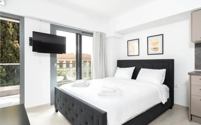 Velvet Luxury Studios in the City Center by BiNobi!