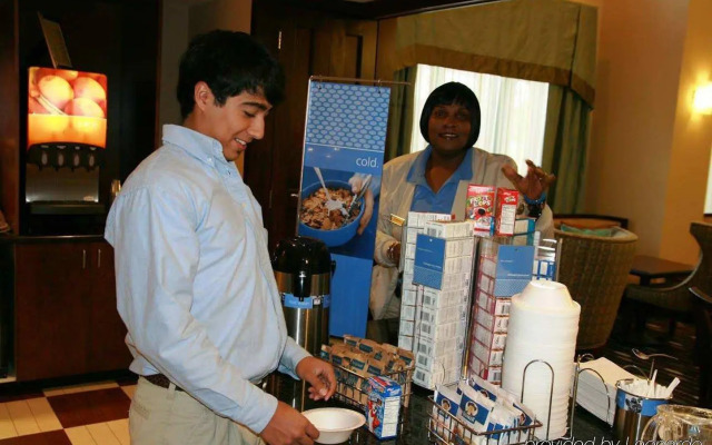 Hampton Inn & Suites Savannah-Airport