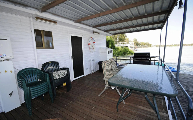 Boats And Bedzzz & Renmark River Villas