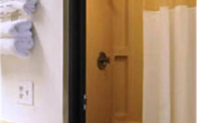 Travelodge by Wyndham College Park