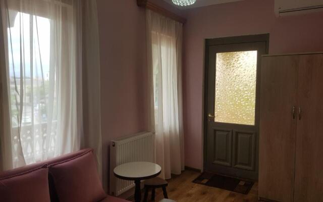 Guest House S O F I A