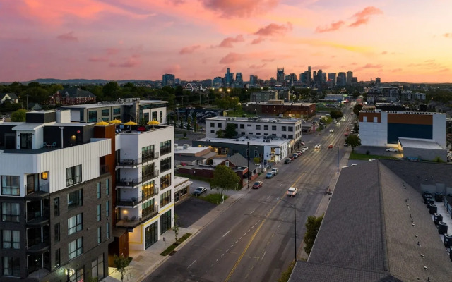 The Carter 201 by Avantstay 4BR Balcony