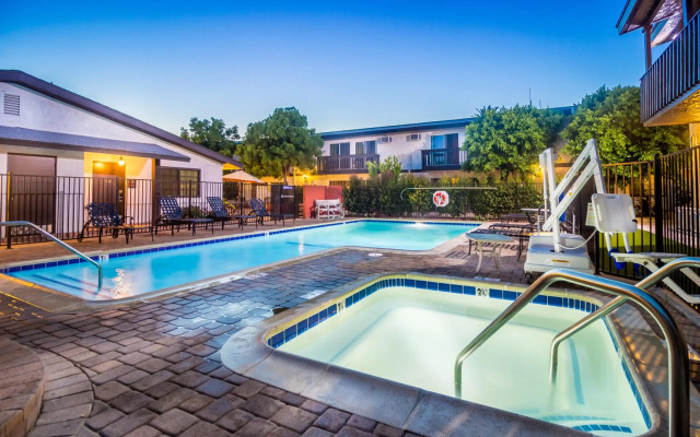 Lemon Tree Hotel & Suites Anaheim