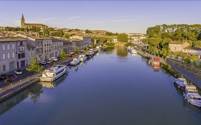 Sleep In Castel Port De Castelnaudary