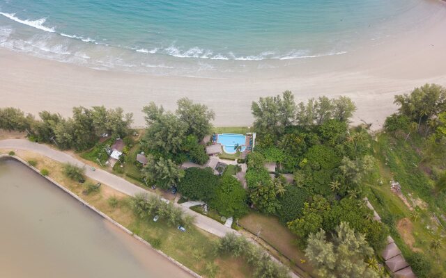 Twin Bay Resort
